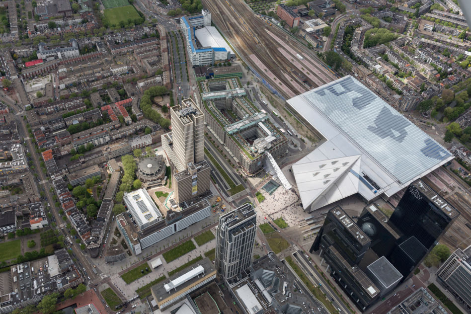Schody do nieba przy Dworcu Centralnym w Rotterdamie