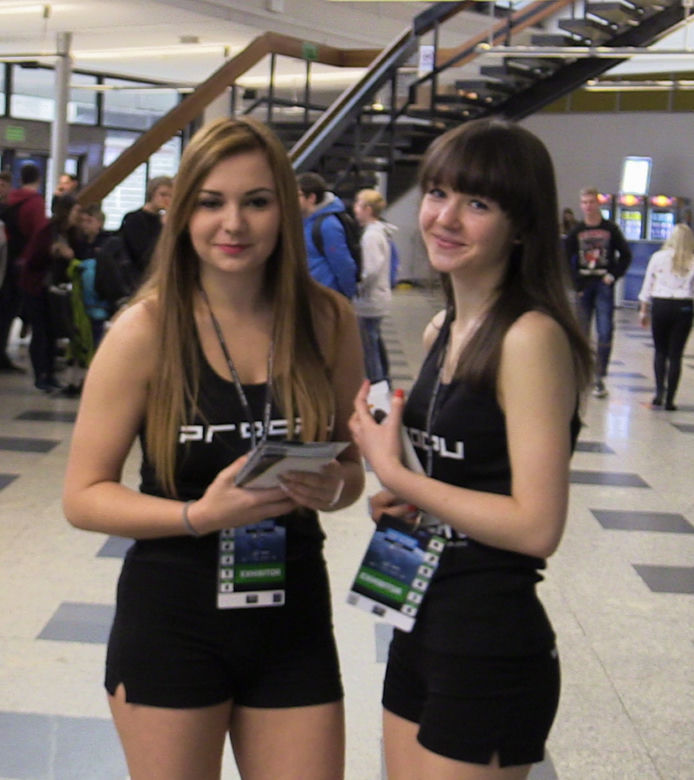 Hostessy i cosplay'e na IEM 2016