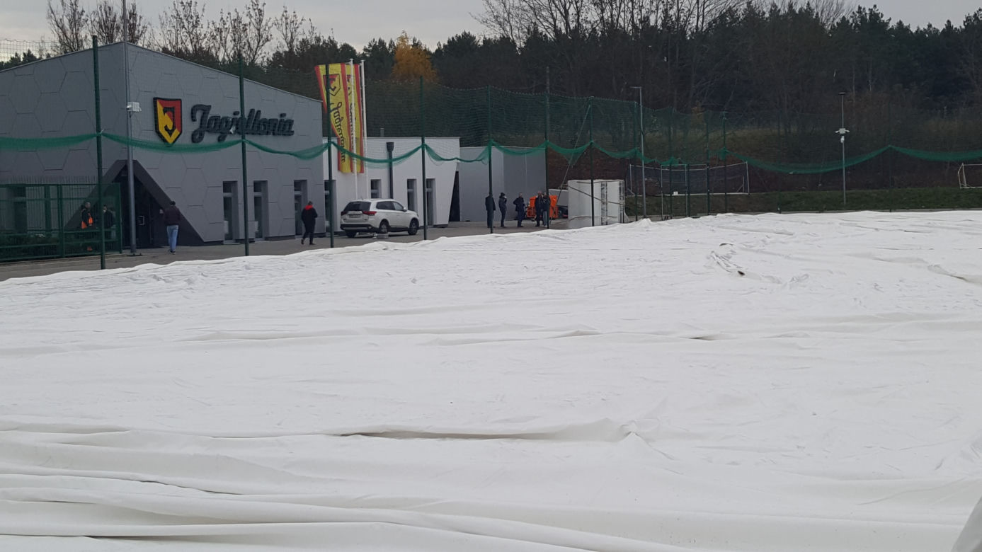Jagiellonia Białystok. Przy ul. Elewatorskiej powstaje gigantyczny balon