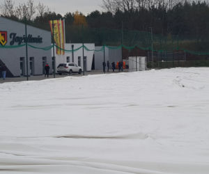 Jagiellonia Białystok. Przy ul. Elewatorskiej powstaje gigantyczny balon