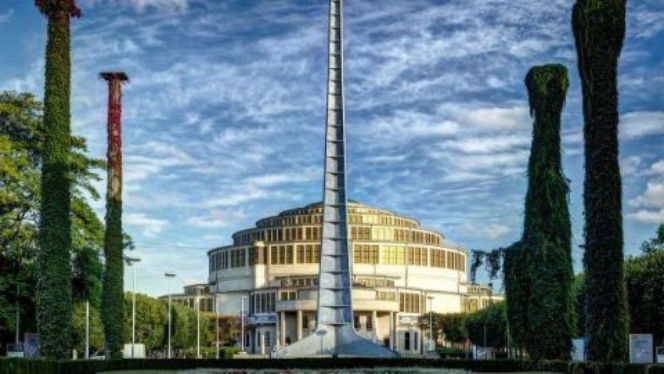 Wspiął się na ponad 90-metrową Iglicę i zrobił sobie... selfie! Poddano go badaniom lekarskim [ZDJĘCIA, WIDEO] - slask.eskainfo.pl