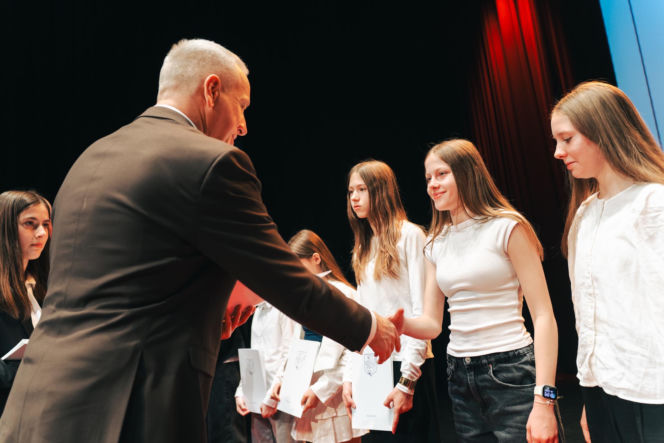 Najzdolniejsi uczniowie odebrali stypendia Prezydenta Miasta Siedlce