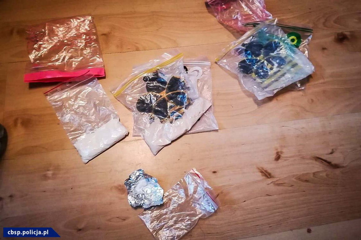 Ukrywali narkotyki w gaśnicy. Policja rozbiła warszawski gang