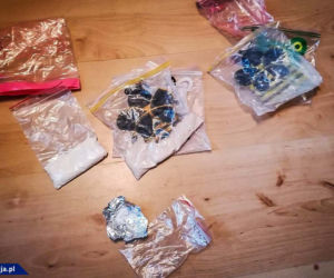 Ukrywali narkotyki w gaśnicy. Policja rozbiła warszawski gang