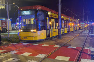 Kobieta wpadła pod Tramwaj w Warszawie. Jest w ciężkim stanie