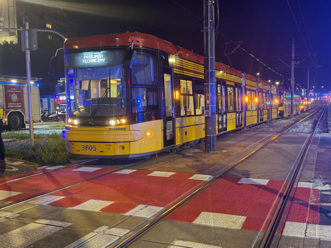 Kobieta wpadła pod Tramwaj w Warszawie. Jest w ciężkim stanie
