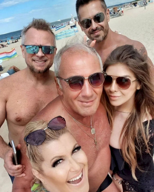 Karol Strasburger chwali się boskim ciałem na plaży! Musicie zobaczyć te zdjęcia prowadzącego Familiadę