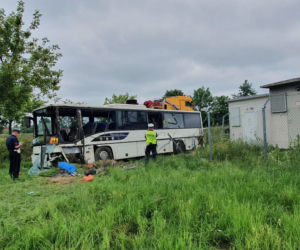 Wypadek autokaru wiozącego dzieci w Jełowej pod Opolem 
