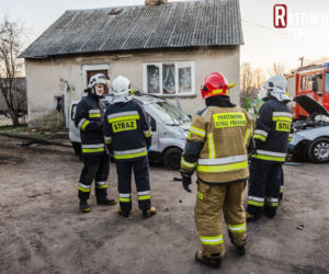 Wypadek w Nowej Wsi Ełckiej. Auto staranowało prywatną posesję