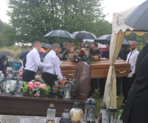 Niebo zapłakało nad Reginą Ż. Wzruszający pogrzeb ofiary tragedii na Węgrzech