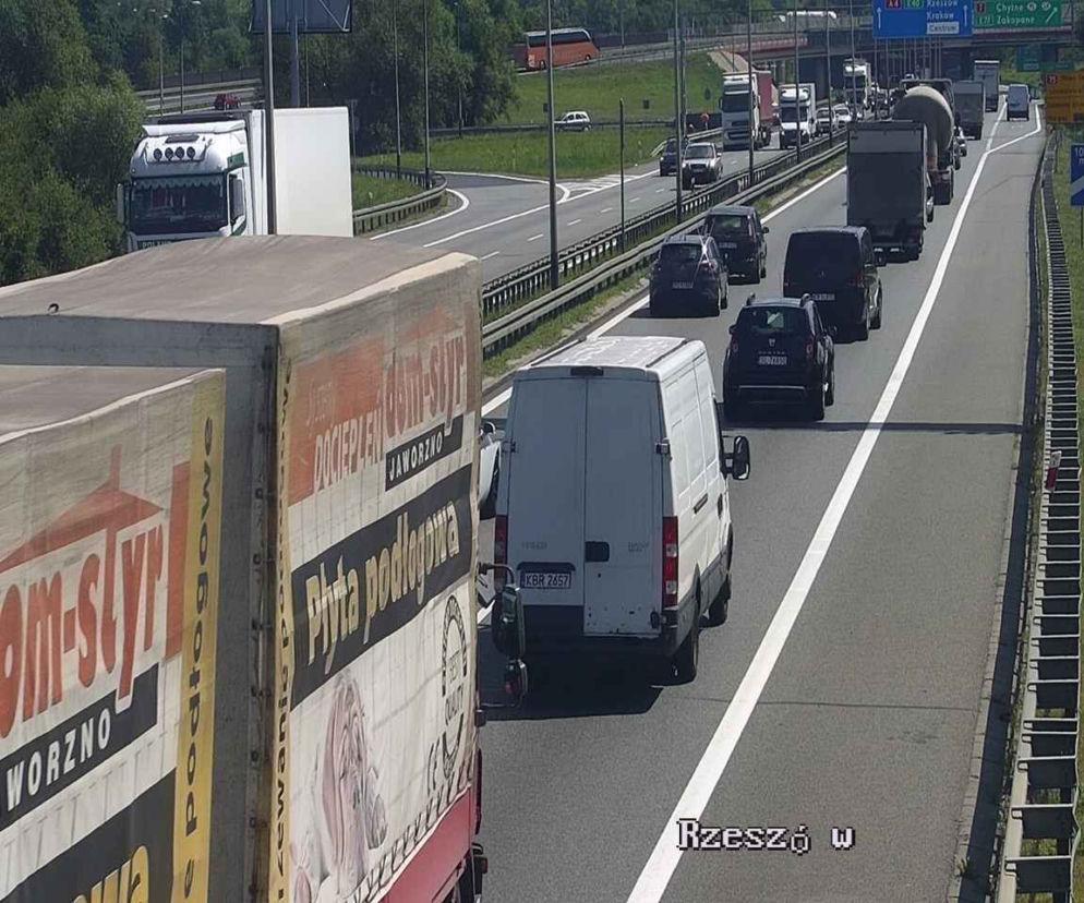 Zderzenie dziesięciu samochodów na A4 w Małopolsce