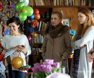 M jak miłość odc. 1144. Ula Mostowiak (Iga Krefft), Natalka (Marcjanna Lelek), Kinga (Katarzyna Cichopek), Ala (Olga Frycz), Anna (Tamara Arciuch)