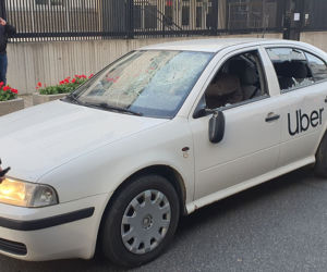 Protest taksówkarzy: Zdemolowany samochód Ubera