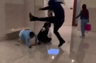 Ojciec rzucił się w sądzie na zabójcę dziecka. Nie miał litości