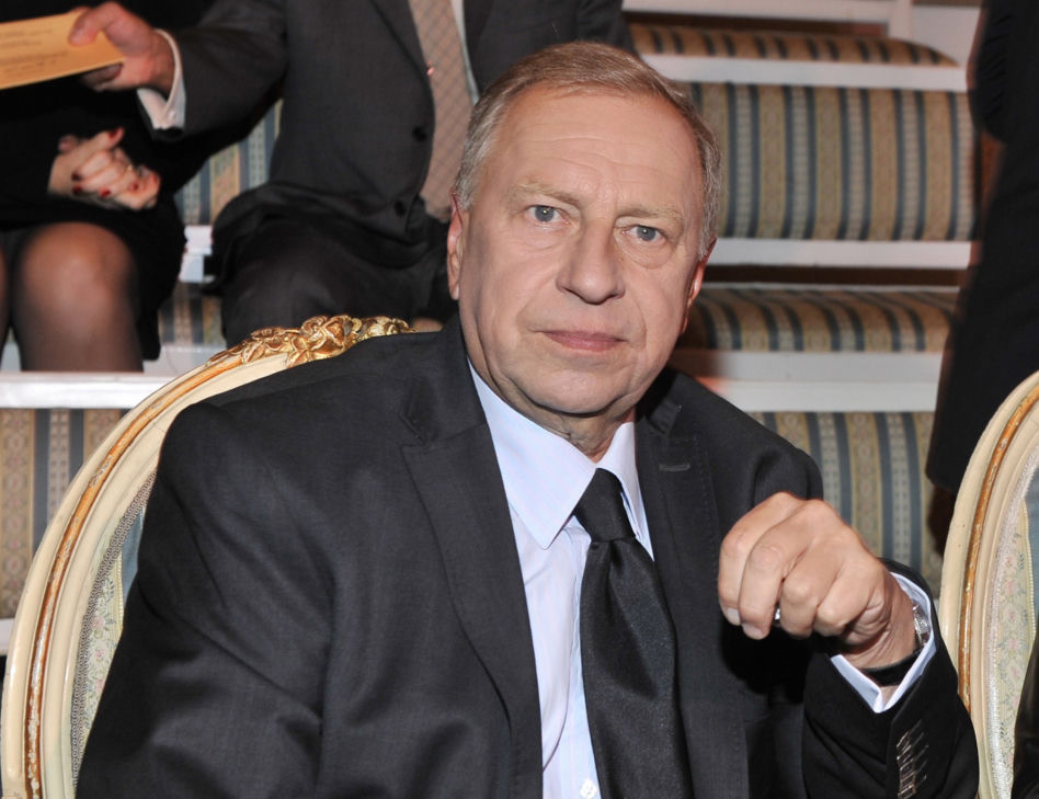 Jerzy Stuhr zaczął mówić i stawia pierwsze kroki