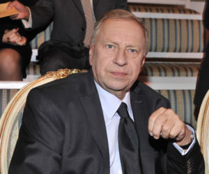 Jerzy Stuhr zaczął mówić i stawia pierwsze kroki