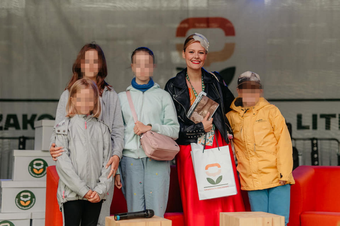 Jan Frycz przez chory kręgosłup nie pomógł córce w promocji