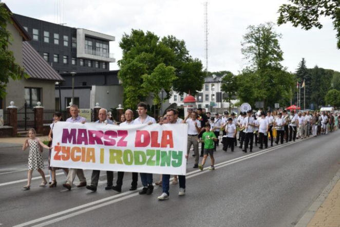 Sandomierz: ulicami miasta przeszedł Marsz dla Życia i Rodziny