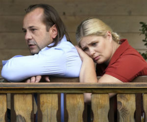 Barwy szczęścia odc. 1998. Aldona (Elżbieta Romanowska), Borys (Jakub Wieczorek)