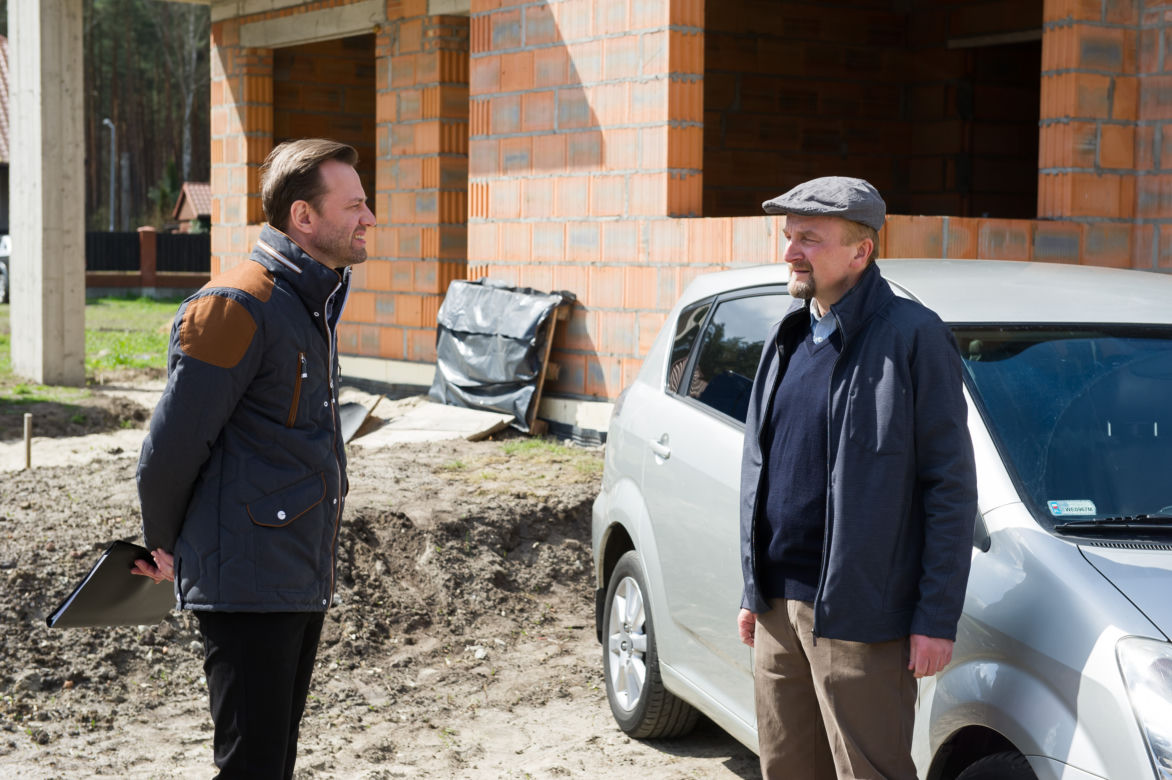 Na Wspólnej odcinek 2121, Krzysztof Smolny (Łukasz Konopka), Korycki (Arkadiusz Nader)