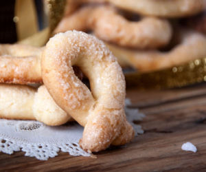 Berlinerkranser to nie tylko ciastka na Boże Narodzenie! Zobacz, jak zrobić te norweskie maślane wianki