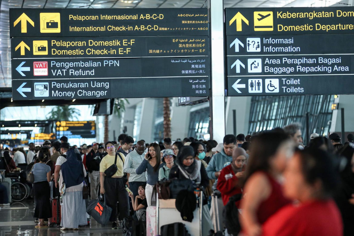 Chmura pyłu po erupcji Anak Krakatau paraliżuje Indonezję