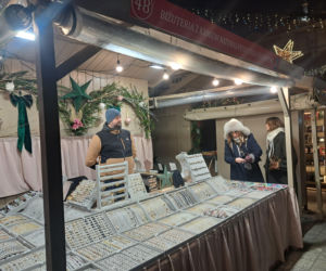 Jarmark Bożonarodzeniowy na Rynku Głównym w Krakowie 2025. Oferta wystawców