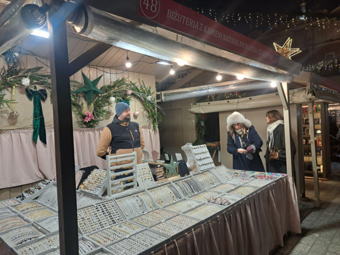 Jarmark Bożonarodzeniowy na Rynku Głównym w Krakowie 2025. Oferta wystawców