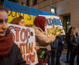 Łodzianie solidarni z Ukrainą. Tak wyglądała manifestacja na pl. Wolności