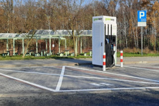 W TYCH punktach STANIE 36 nowych stacji ładowania pojazdów elektrycznych