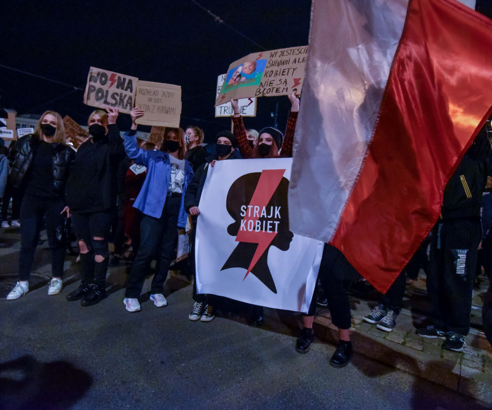 Strajk kobiet w Toruniu. W środę na starówce pojawiły się tłumy ludzi