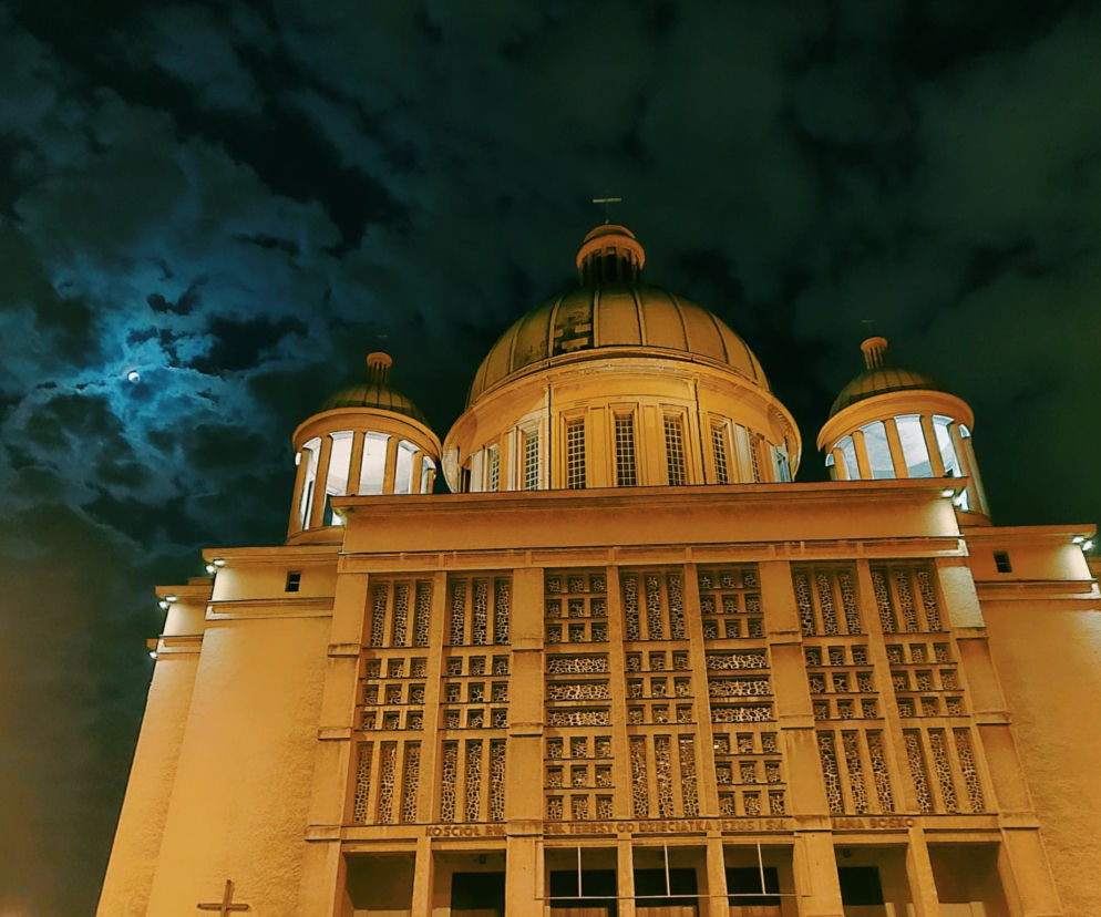 Kościół św. Teresy w Łodzi w nocnym wydaniu