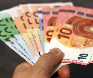 Polskie nazwisko noblistki zniknie z banknotów euro? Posłowie żądają reakcji rządu