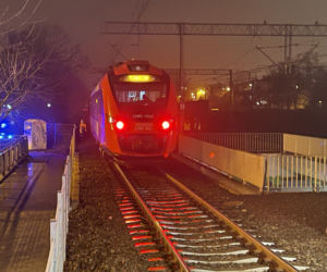 Makabra w Ursusie. Mężczyzna rozjechany przez pociąg 