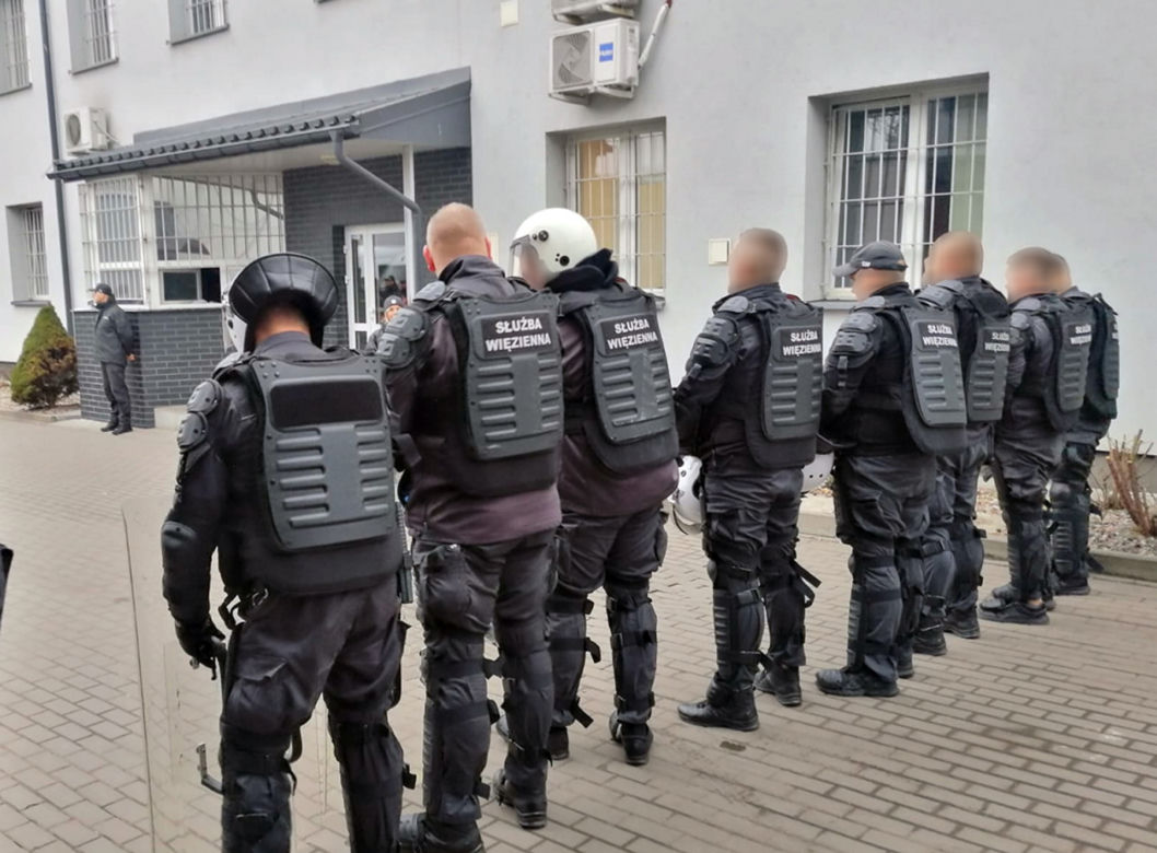 Format: Bunt więźniów i pożar celi. Ćwiczenia w Areszcie Śledczym na Służewcu