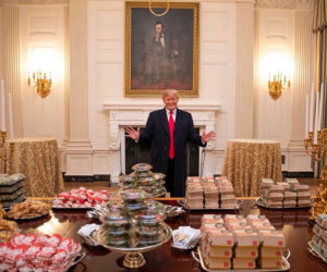  Trump przywitał gości... hamburgerami z fast foodu
