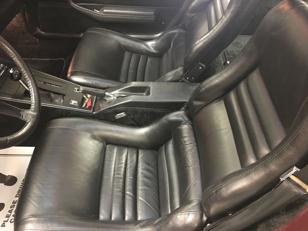 Corvette C3 z przebiegiem 1447 mil 