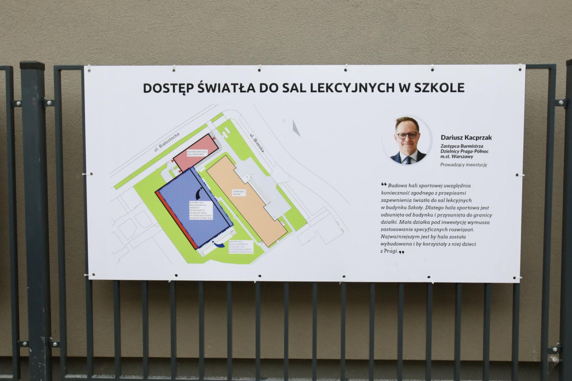 Absurdalny płot na Pradze zamienił się w wystawę