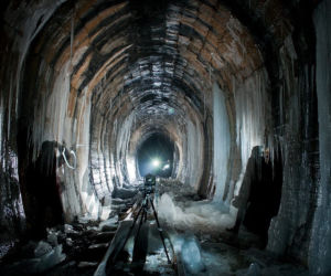 Podkarpacie: Najdłuższy tunel wąskotorowy w Europie skuty lodem