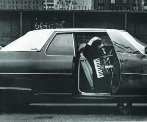 Był rock'n'rollowym Charlesem Bukowskim. Dlaczego Tom Waits śpiewał o pijakach i wyrzutkach?