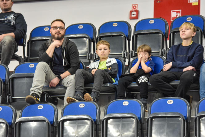 Halowe mistrzostwa Polski w Kujawsko-Pomorskiej Arenie Toruń. Zdjęcia kibiców i zawodników