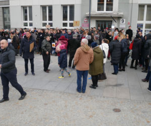 Strajk nauczycieli. Pikieta poparcia przed kuratorium oświaty w Białymstoku