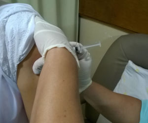 Szczepienia u fizjoterapeuty lub dentysty? Dworczyk przekazał zdumiewające informacje