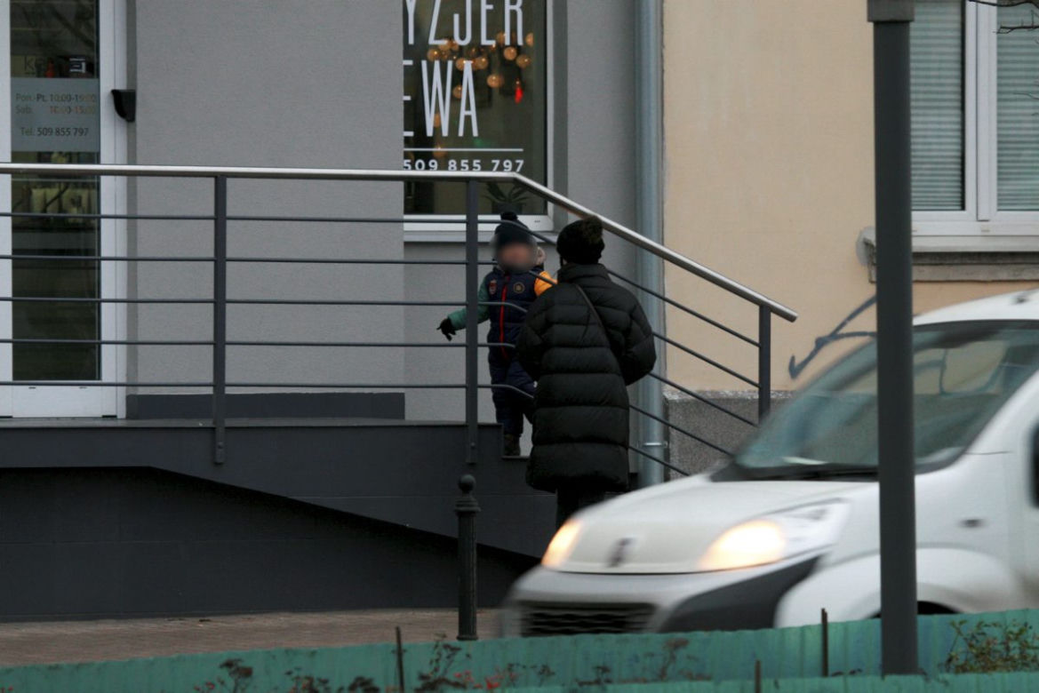 Marta Kaczyńska. Zabrała Stasia na spacer do rybnego