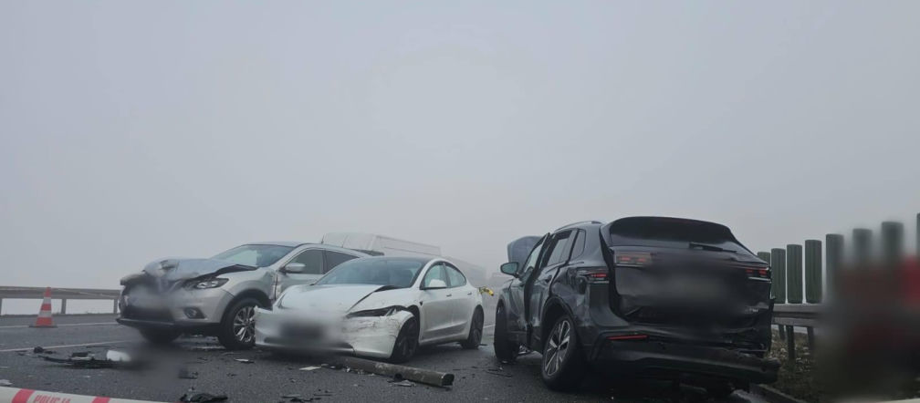 Tragiczny karambol na A4. Gęsta mgła i śmiertelny wypadek