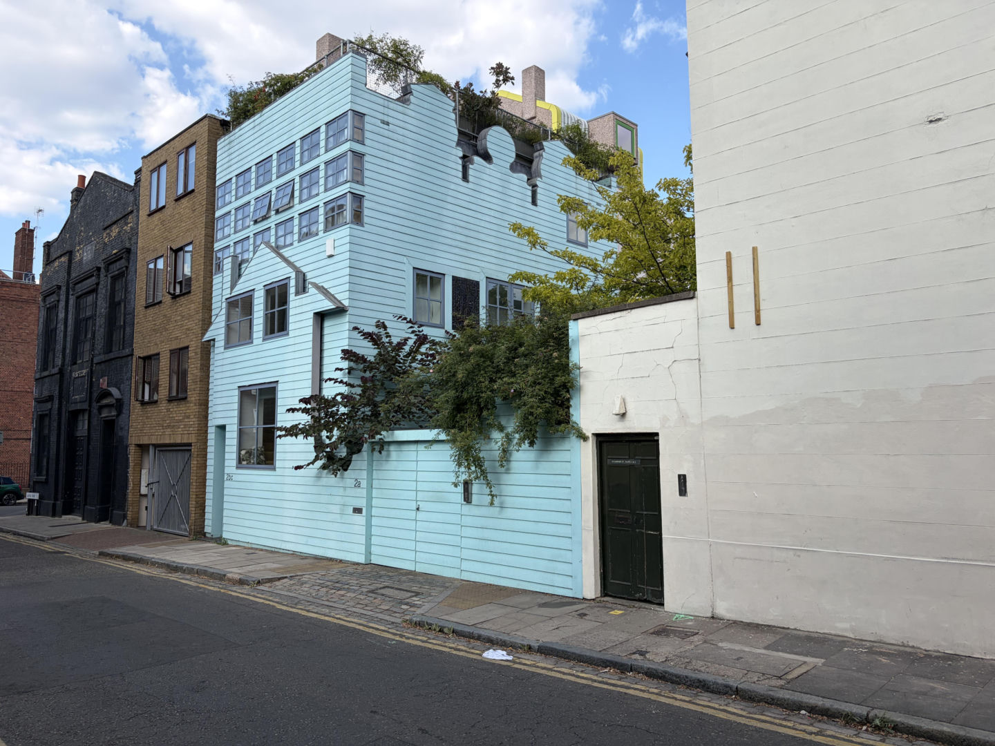Blue House w Londynie od FAT