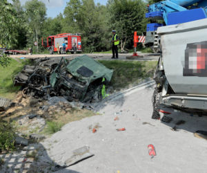 Wypadek w Grębiszewie. Tak wyglądają zmasakrowane pojazdy