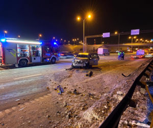Cztery auta rozbite, sprawca zwiał. W akcji psy tropiące