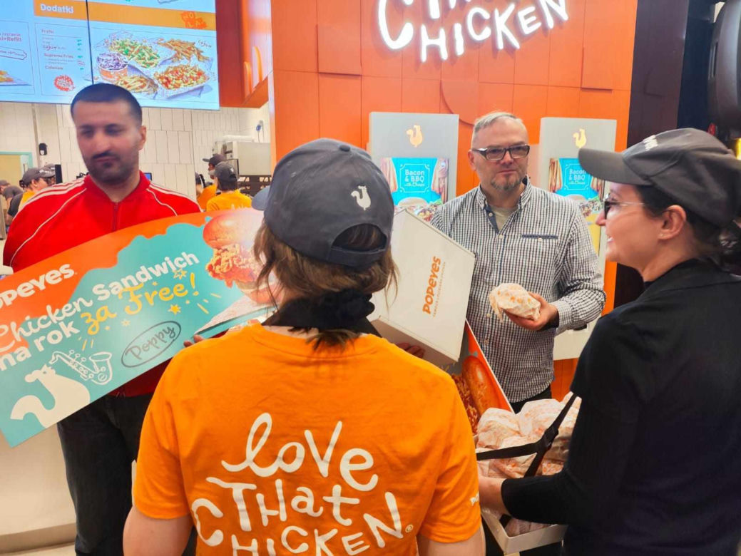 Popeyes w Katowicach już otwarte. Wydano sto pierwszych kanapek