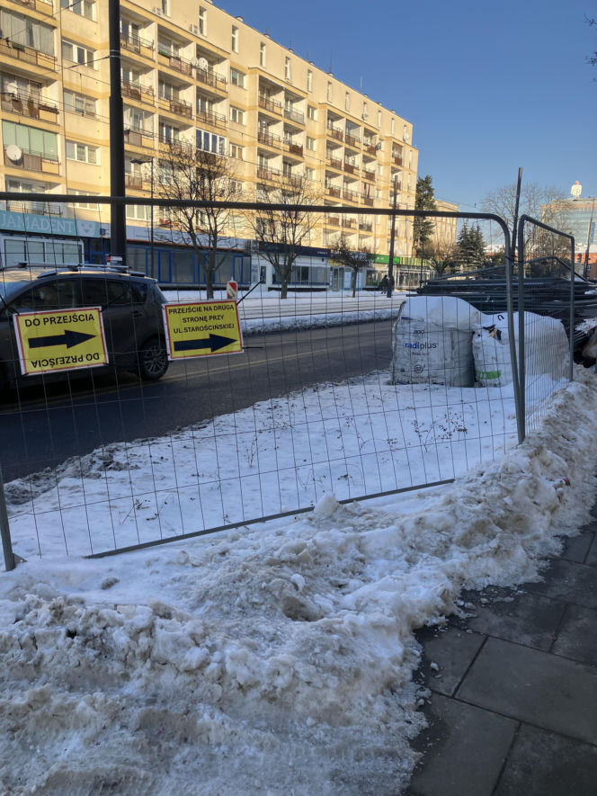 Tramwaj wzdłuż ul. Rakowieckiej w Warszawie w styczniu 2026